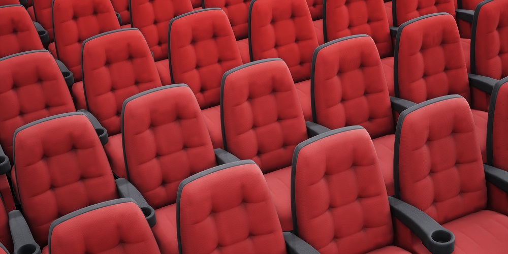 Chaises de cinéma rouges vides. Vue en perspective. Image de rendu 3d