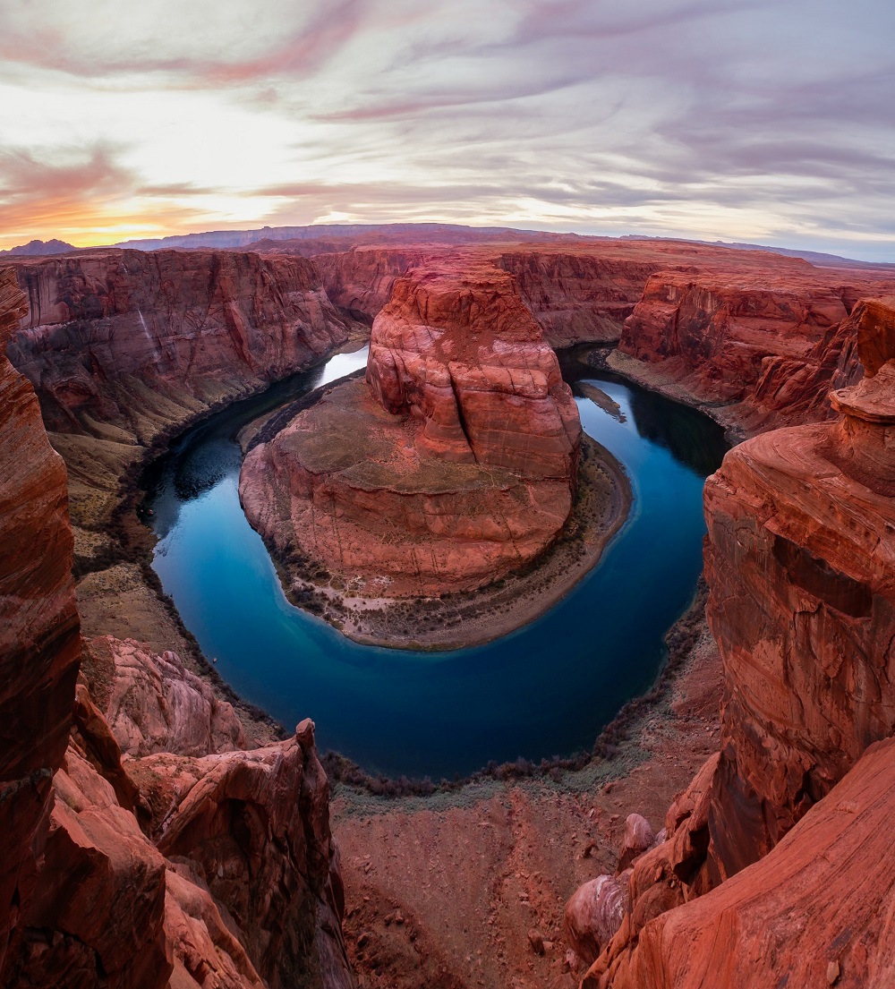 Vue du paysage de Horseshoe bend et du fleuve Colorado au coucher du soleil