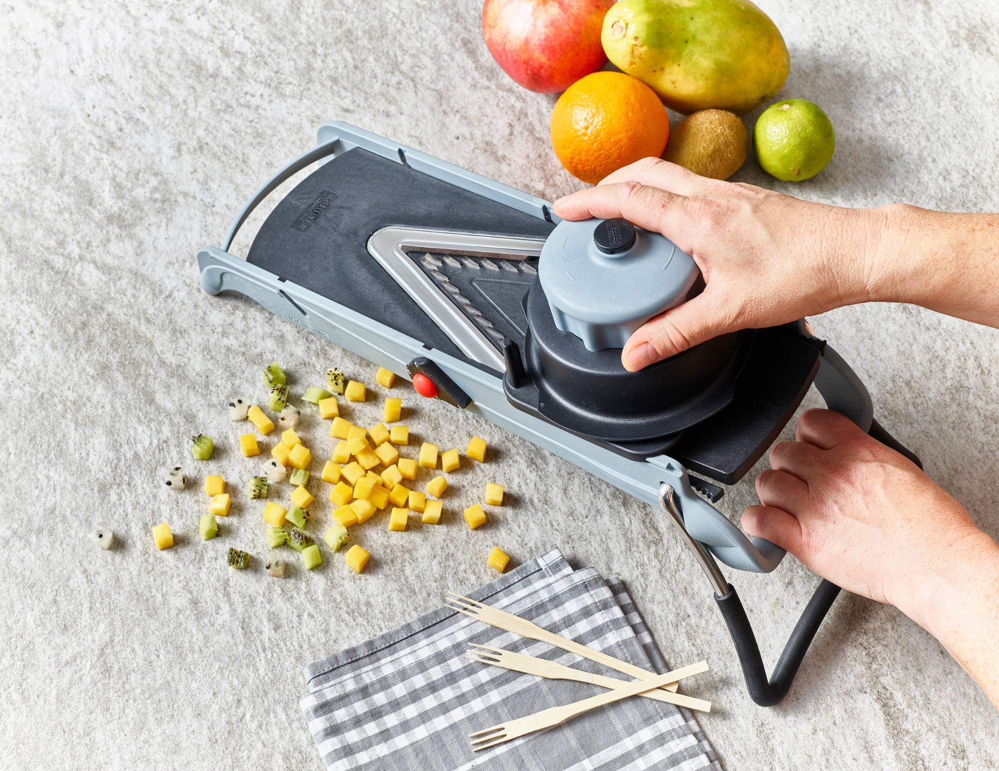 Obtenez des légumes en bâtonnets parfaits à chaque fois avec la mandoline à  julienne