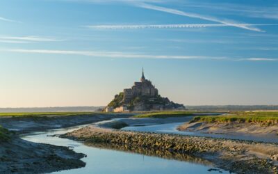 Le Mont Saint-Michel : son histoire, son architecture et son importance spirituelle