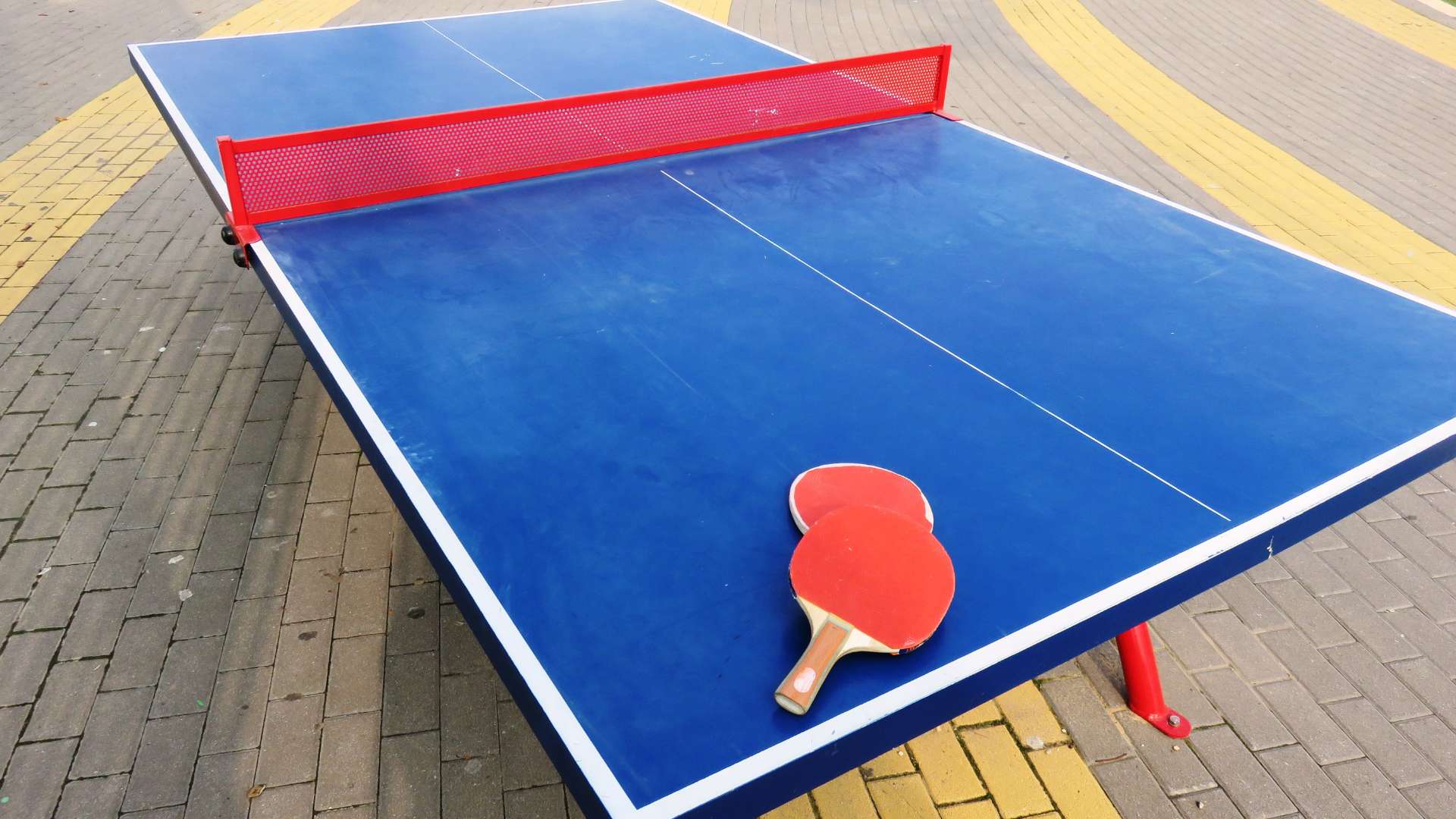 Une table de ping-pong